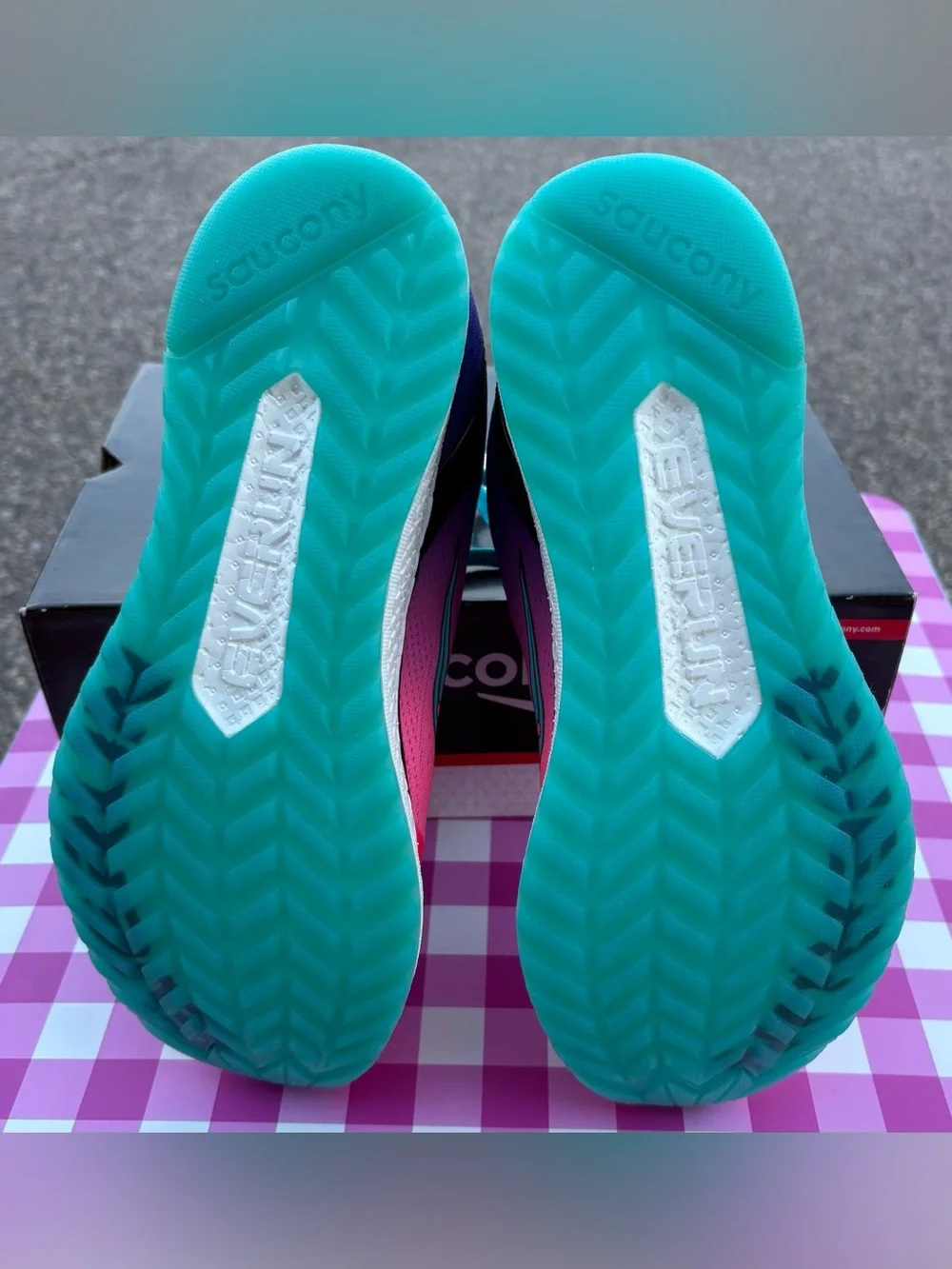 New! Saucony Women’s Freedom ISO Running Sneakers